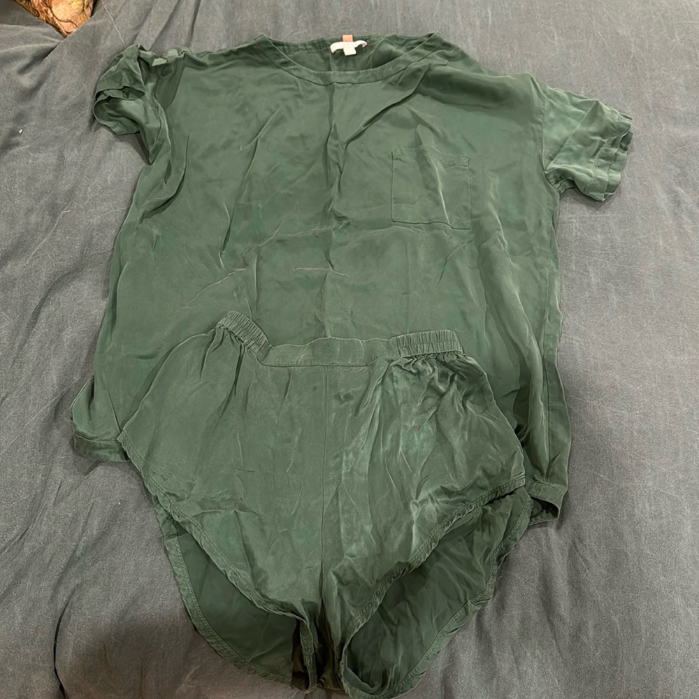 Lunya 100% silk pajama set green